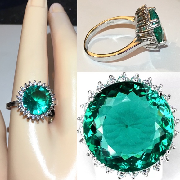 Fine Emerald Zircon 925 Silver Halo Cocktail Ring - Picture 3 of 4